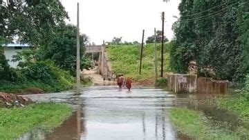 The gate of Bakori reservoir of Dhamtari was broken, water entered the houses; many acres of ...