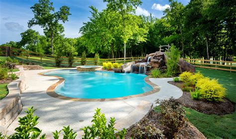 Nationally Ranked Pool Builder in Magnolia Texas - Platinum Pools