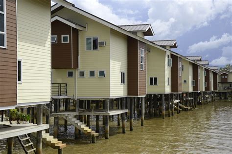 Kampong Ayer - Modern Residences | Omar Ali Saifuddien Mosque and ...