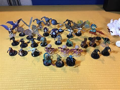 Dungeons and Dragons Miniatures Lot - town-green.com