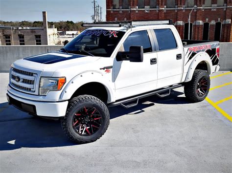 Black Rims on a White Truck: Is it a Fad or a Fierce Look?