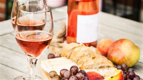 Guide to White Zinfandel: Once the Most Popular Wine in the US!