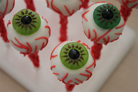 Halloween Eyeball Cakes - The Cake Boutique