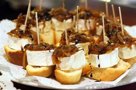 Goat Cheese and Caramelized Onion Pintxo - Spanish Sabores | Recipe | Tapas recipes, Pintxos ...