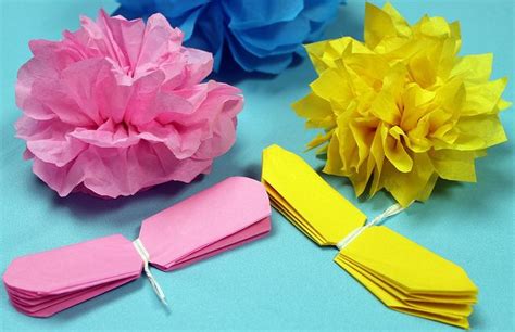 How to Make Tissue Paper Flowers | Bricolage, A table