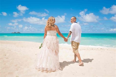 Hawaii Destination Wedding - Getting Married in Paradise