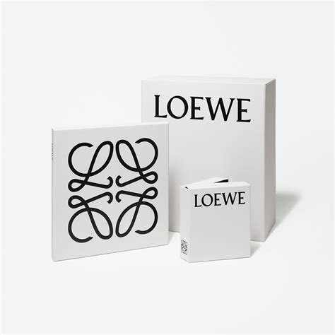 The new #LOEWE packaging. Designed by M/M (Paris). | アイデンティティーデザイン, デザイン, ロゴデザイン