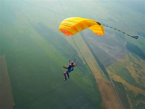 Static Line skydiving – solo parachute jump from 1000 meters ...