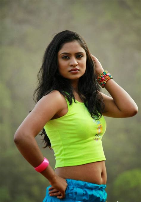 Kannada Hot Actress Deepika Das Sexy Navel and Thigh Show Stills - MOVIEEZREEL.BLOGSPOT.COM