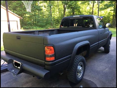 Clean Trucks in Bedliner – How to Paint Your Car with Bedliner