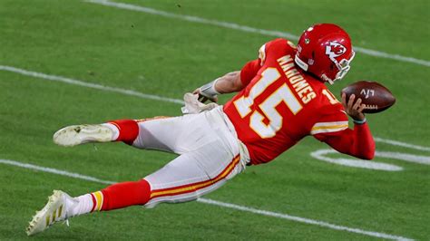 Patrick Mahomes' diving near-TD pass was a microcosm of Chiefs' Super Bowl 55 loss | Sporting News