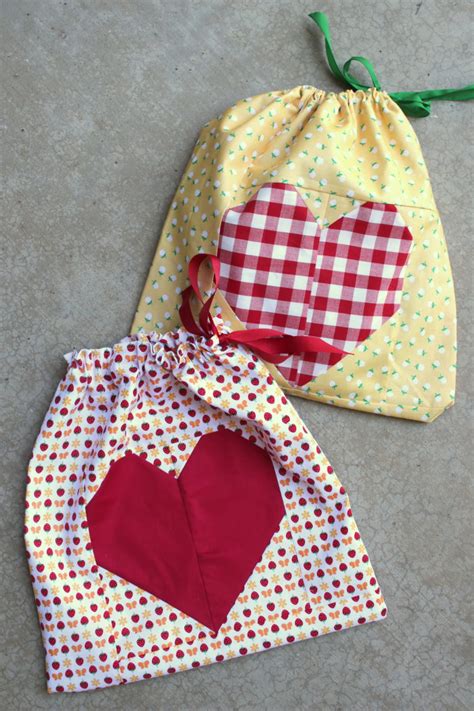 Easy Heart Lined Drawstring Bag Tutorial