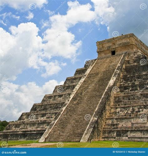 Kukulkan Pyramid at Chichen Itza Stock Image - Image of carving, chichenitza: 9255413