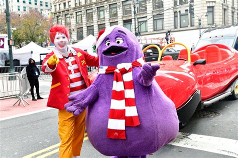 McDonald’s no sabe qué es exactamente la mascota Grimace - La Opinión