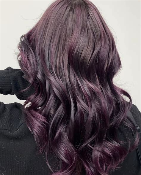 Castaño violeta: el tinte que le dará un toque de color al cabello ...