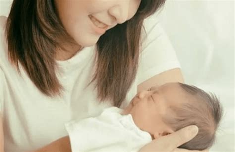 Ini Dia 13 Cara Menyusui Bayi Baru Lahir Supaya Tidak Muntah