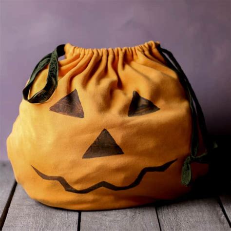 DIY Trick or Treat Bag - Oh, The Things We'll Make!