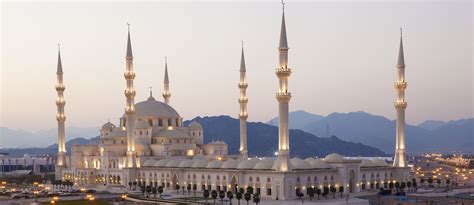 A guide to Sheikh Zayed Mosque in Fujairah - MyBayut