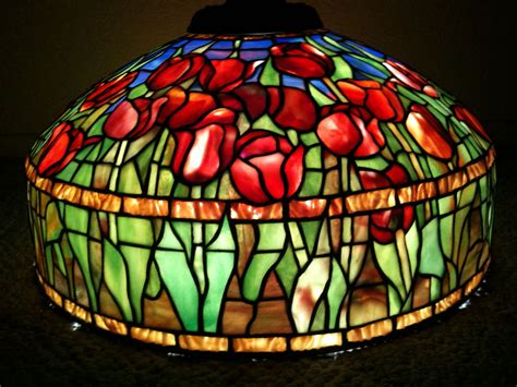 Tiffany stained glass lamps - 10 reasons to buy | Warisan Lighting