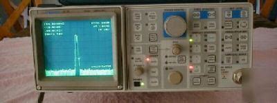 Tektronix 2710 10KHZ to 1.8GHZ spectrum analyzer w/opts