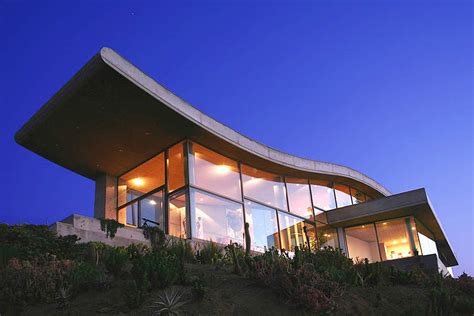 A Beachfront House by Raimundo Anguita in Chile