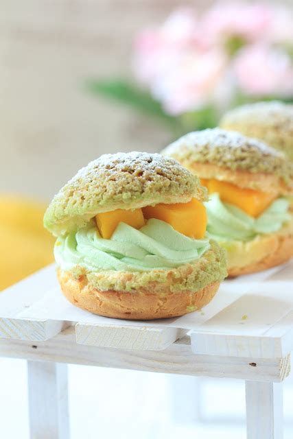 Choux au craquelin/crispy green tea cookie cream puffs