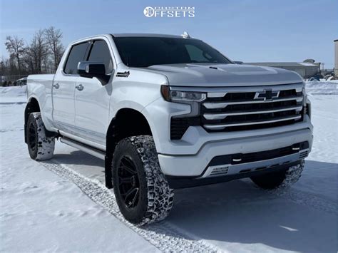 2023 Chevrolet Silverado 1500 with 20x10 -18 Fuel Siege and 35/12.5R20 ...