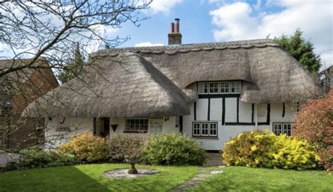 15 Thatched Roof Ideas, Advantages and Disadvantages | Thatched cottage, Thatched roof, Thatch