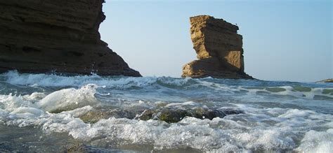 Water, Sand and Rock – The Beaches of Karachi | Pakistan Insider