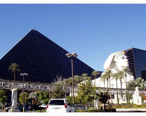 File:Luxor Hotel Las Vegas.jpg - Wikimedia Commons