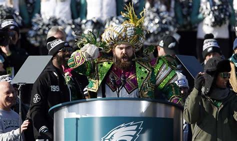 Eagles' Jason Kelce steals the show with victory rant at Super Bowl parade