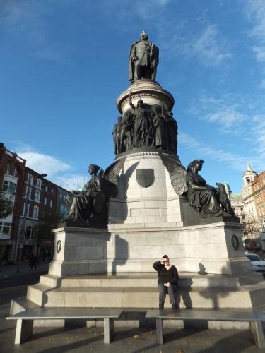 Daniel O'Connell Statue in Dublin, Ireland - Virtual Globetrotting