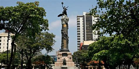 Centenario Park, Guayaquil, Ecuador. Tourist Attractions - PlanetAndes