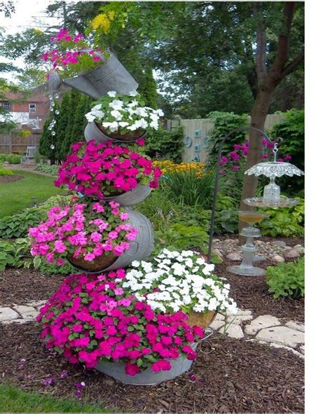 Striking Petunia Centerpiece Ideas for Garden Design and Yard Landscaping ~ Matchness.com