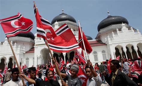 Bendera Aceh Dikibarkan, Pekikan Allahu Akbar Menggema... - Dinasti Gudang Ceurana