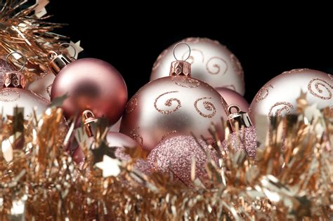 Photo of copper coloured christmas ornaments | Free christmas images