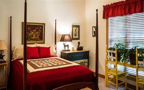 Romantic Bedroom Decorating Ideas With Red Color — Home Remodeling and Home Improvement