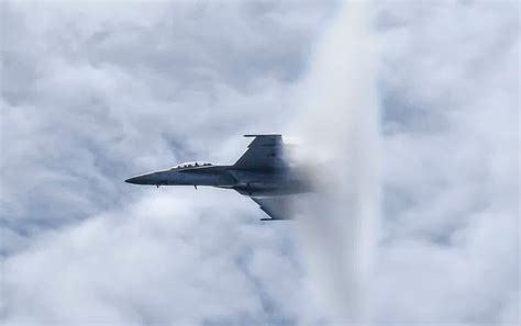 Military Jet's "Explosive" Sonic Boom Shakes Washington DC