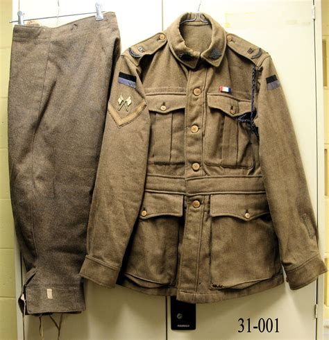 WORLD WAR I UNIFORMS and what they mean