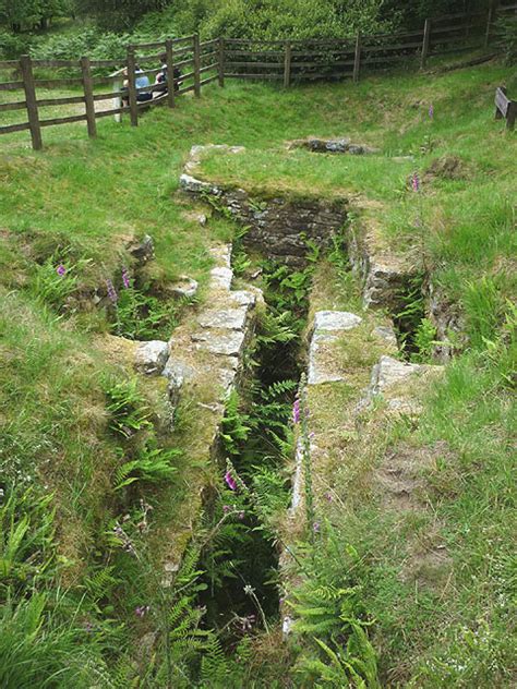 Water wheel pit, Lead Mines Clough © Karl and Ali cc-by-sa/2.0 ...