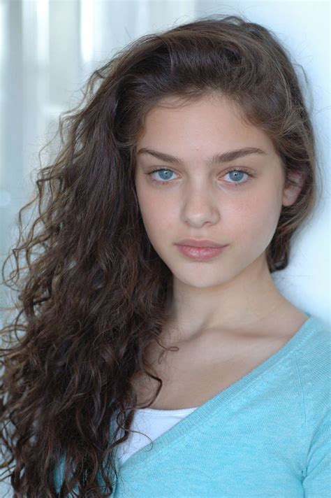 Pictures Of Young Mila Kunis | Beauty girl, Curly hair styles, Beauty