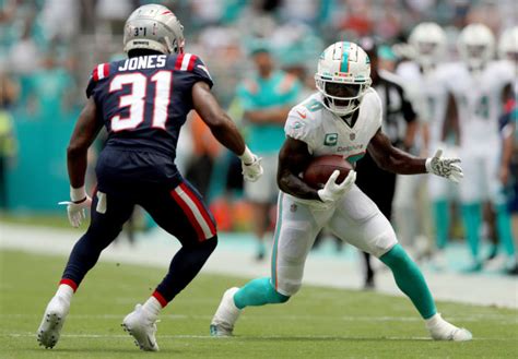 Tyreek Hill Reacts To Dolphins Signing His Nemesis - The Spun