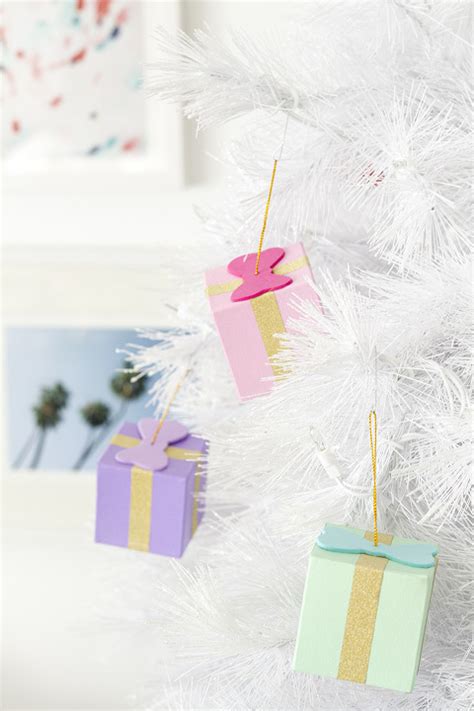 How To Make DIY Gift Box Ornaments - Dream Green DIY