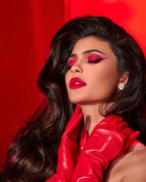 KYLIE JENNER for Kylie Cosmetics Holiday 2019 Collection – HawtCelebs