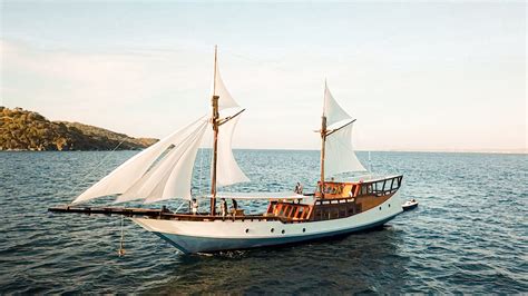 Open Trip Sailing Komodo Luxury Phinisi | Phinisi Navila