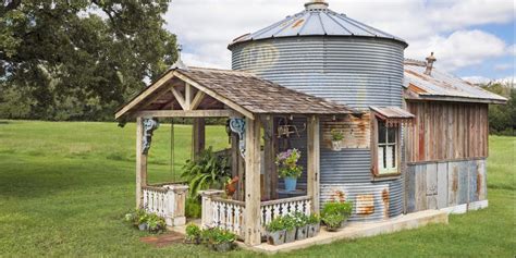 This Grain Silo Guesthouse Is Every Country Girl's Dream | Maison, Chambre d'hote, Arrière-cour