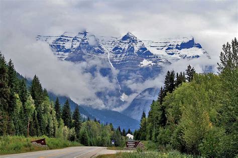 Mount Robson Provincial Park | Berg Lake Trail | Mountain River Lodge