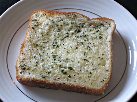 Garlic Texas Toast - Love to be in the Kitchen