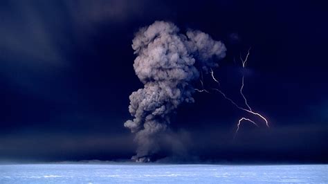 VOLCANO LIGHTNING GRIMSVOTN ICELAND | Jon Einarsson Gustafsson