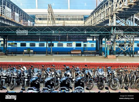 Goregaon Railway Station Mumbai Maharashtra India Asia Stock Photo - Alamy